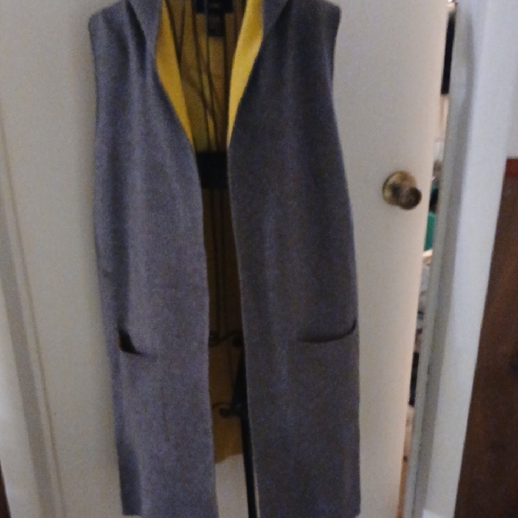Rare Vintage Grey Sleeveless Long Hooded Vest With Peek A Boo Yellow Underneath - Picture 1 of 10